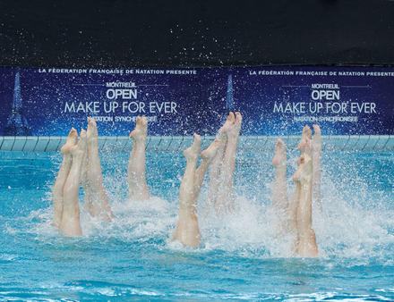 Pour changer de la danse où de la gymnastique, inscrivez votre enfant à la natation synchronisée. Cette discipline très exigeante et complexe éveillera le sens du détail et de la précision de votre enfant. Nautisme Article