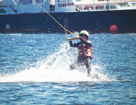 Ski nautique et wakeboard : ces disciplines acrobatiques impressionnantes sont plus accessibles que l'on ne croit. Nautisme Article