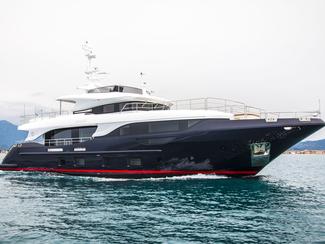 Trois superyachts Benetti au Yachting de Cannes