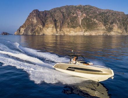 Avec cinq passagers à bord, nous avons dépassé les 42 nds en pointe pour une vitesse de croisière proche des 26 nds. Nautisme Article