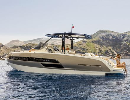 Le chantier transalpin ne fait pas dans la demi-mesure en proposant plusieurs types de motorisation essence ou diesel inboard - les versions hors-bord du 320 GT étant annoncées pour 2020. Nautisme Article