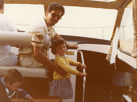 Paolo Vitelli, fondateur du chantier, et sa fille Giovanna dans les années 70. Nautisme Article