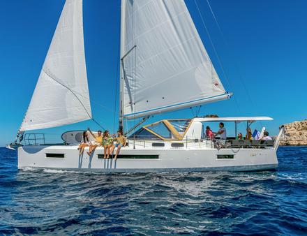 Selon la saison : 2 300 à 3 500 euros la semaine avec skipper chez Dream Yacht Charter. À ce tarif, le « spring break » sur l'eau devient très abordable et offre une expérience nautique complète ! Nautisme Article