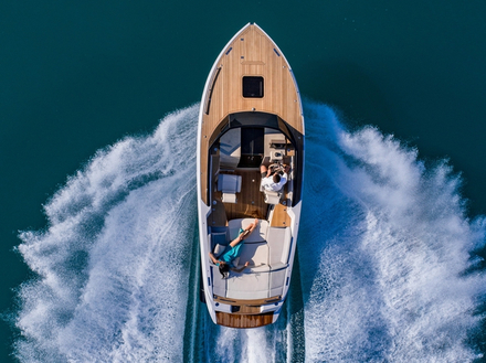 Le NY24 Deluxe est un bateau moteur entièrement personnalisable, tel un vêtement fait sur-mesure. Nautisme Article
