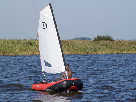 Le DinghyGo peut aussi bien être utilisé comme dériveur gonflable qu'en Optimist. Nautisme Article