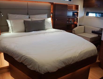 L'acheteur pourra choisir son type de boiseries, le nombre exact de couchages et plusieurs options. Nautisme Article