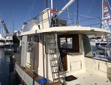 Le constructeur français a également repris le principe des deux portes latérales de timonerie. Nautisme Article