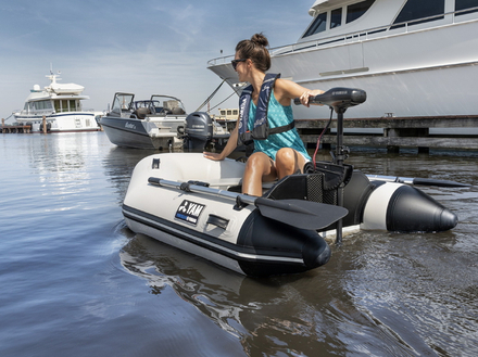 Le modèle MX18 est équipé du système Digital Maximizer, qui lui permet de fonctionner jusqu'à cinq fois plus longtemps avec une seule charge de batterie. Le modèle MX18 est équipé du système Digital Maximizer, qui lui permet de fonctionner jusqu'à cinq fois plus longtemps avec une seule charge de batterie.