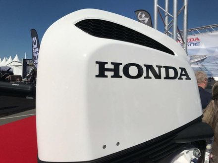 Tous les moteurs V6 Honda sont certifiés NMEA 2000 pour une communication simple entre le moteur et les appareils électroniques du bateau à partir d'un seul câble.