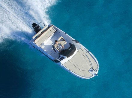 Cette offre concerne des modèles de bateaux bien précis à savoir chez Zodiac : Medline 660 et Bombard Sunrider 550, et chez Bénéteau, les Flyer 6.6 Sun Deck et Space Deck. Nautisme Article