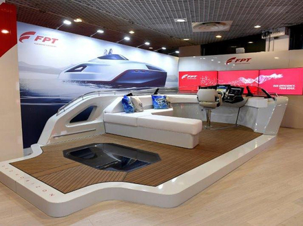 FPT a présenté au dernier Cannes Yachting Festival cette nouvelle console multifonctions de pilotage. FPT a présenté au dernier Cannes Yachting Festival cette nouvelle console multifonctions de pilotage.