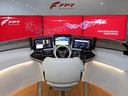 La console Red Horizon permet de contrôler aussi bien la navigation que les paramètres des moteurs et des transmissions Nautisme Article
