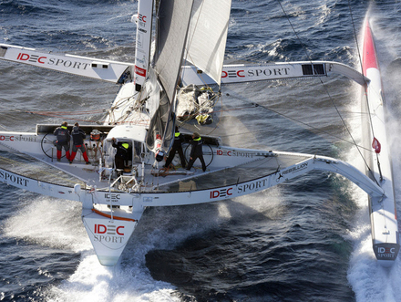 C'est un équipage réduit, comme à l'accoutumée, qui rejoindra Francis et le maxi trimaran IDEC SPORT à Maurice en novembre. Nautisme Article