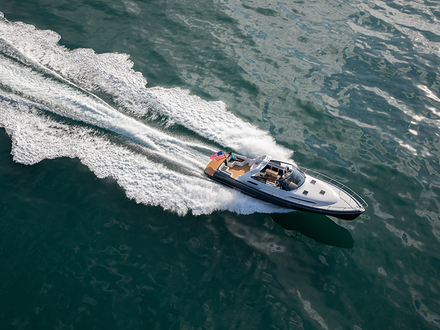 Aussi rapide qu'élégant, le GT50 Open a été présenté pour la première fois en Europe lors du dernier Yachting Festival de Cannes. Aussi rapide qu'élégant, le GT50 Open a été présenté pour la première fois en Europe lors du dernier Yachting Festival de Cannes.