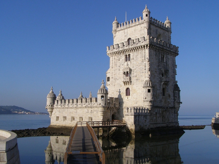Le quartier du Belem est emblématique du XVe siècle grâce à son imposante tour d'observation. Le quartier du Belem est emblématique du XVe siècle grâce à son imposante tour d'observation.