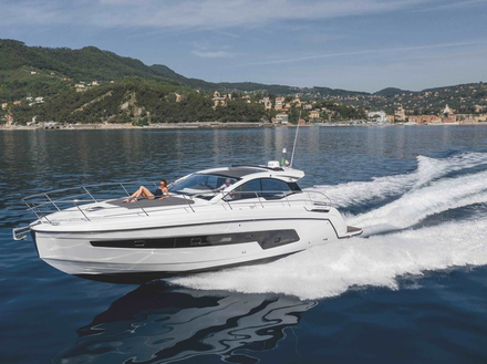 L'Azimut Atlantis 45 remplace l'Atlantis 43, un best seller du chantier italien.