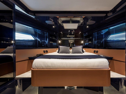 Une cabine propriétaire de très belle facture qui renforce le caractère luxueux du Riva. Une cabine propriétaire de très belle facture qui renforce le caractère luxueux du Riva.