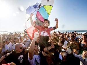 VIDEO : Florès s'offre une victoire exceptionnelle sur le circuit pro de surf