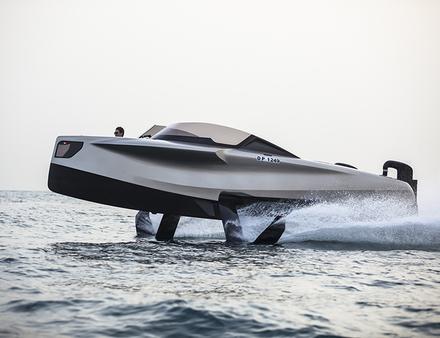 Avec ses deux moteurs V8, le Foiler devrait atteindre les 40 noeuds en pointe, dans un confort optimum. Nautisme Article