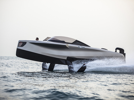 Avec ses deux moteurs V8, le Foiler devrait atteindre les 40 noeuds en pointe, dans un confort optimum. Nautisme Article