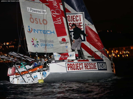 Axel Tréhin a franchi le premier la ligne d'arrivée à 4h36 du matin. Il remporte la catégorie "proto" sur cette première étape.  Axel Tréhin a franchi le premier la ligne d'arrivée à 4h36 du matin. Il remporte la catégorie "proto" sur cette première étape.