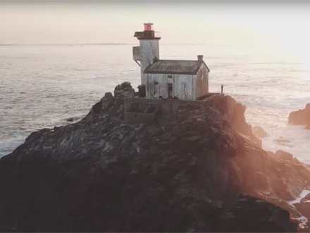 Le Phare de Tévennec regroupe à lui-seul presque une dizaine de décès jusqu'en 1910.  Le Phare de Tévennec regroupe à lui-seul presque une dizaine de décès jusqu'en 1910.