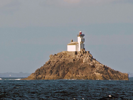 Le Finistère abrite indéniablement l'un des phares qui figure au palmarès des monuments les plus hantés du monde et dont la renommée a dépassé celle de nos frontières.