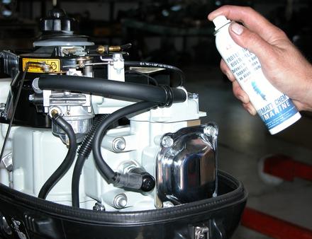 Pulvérisation d'une huile spéciale hivernage Nautisme Article