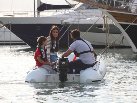 L'hivernage d'un moteur hors-bord n'est pas complexe, ne nécessite pas d'outillage spécialisé et peut être effectué sans difficulté par tout plaisanciers. L'hivernage d'un moteur hors-bord n'est pas complexe, ne nécessite pas d'outillage spécialisé et peut être effectué sans difficulté par tout plaisanciers.