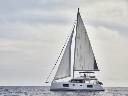 Le nouveau catamaran Nautitech 46 existe en deux versions : Open ou Fly.  Le nouveau catamaran Nautitech 46 existe en deux versions : Open ou Fly.