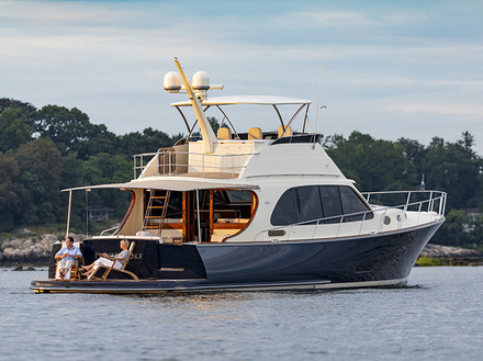 Le PB 70 s'inspire largement des bateaux à moteur "lobster-boat" de la côte nord-est des Etats-Unis, avec une ligne très arrondie et un V modifié. Le PB 70 s'inspire largement des bateaux à moteur "lobster-boat" de la côte nord-est des Etats-Unis, avec une ligne très arrondie et un V modifié.