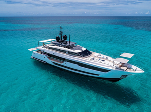  Le Custom Line 120 remporte un prix lors du Fort Lauderdale International Boat Show
