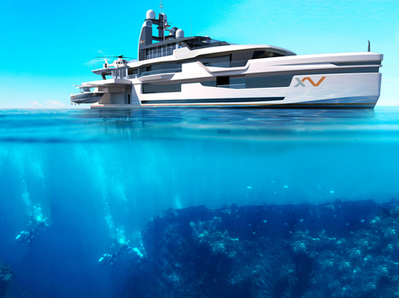 Ses impressionnantes ouvertures donnent sur la mer depuis les suites d'invités du pont principal ainsi que le salon du pont supérieur. Nautisme Article