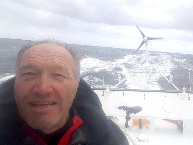 Francis Joyon franchit le Cap de Bonne Espérance avec deux jours et 19 heures d'avance! Nautisme Article