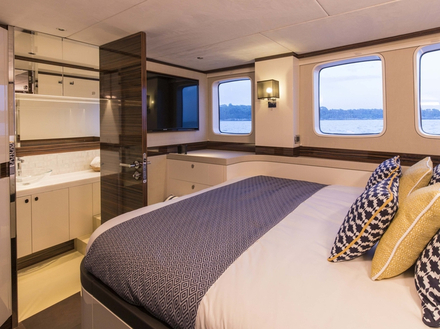 Le Z72 est aménagé avec trois cabines, dont une grande propriétaire. Chaque cabine possède sa salle de bains. Nautisme Article