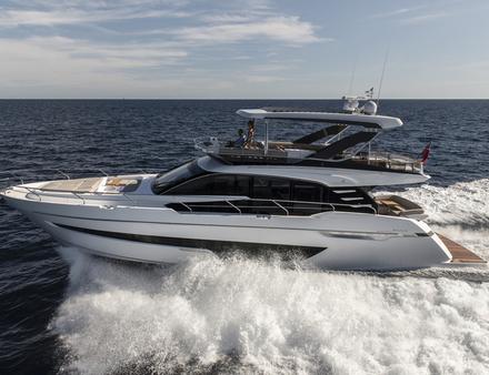 Ligne élégante et hard-top dernier cri pour le nouveau Fairline Squadron 68 qui remplace le Squadron 65. Nautisme Article