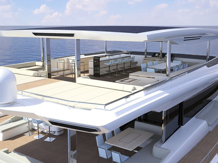 Le Silent 80 Tri-Deck est disponible avec un sky lounge situé sur le pont supérieur ou un immense fly deck de 90 m2, pouvant se transformer en un "pont propriétaire". Nautisme Article