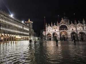 Venise inondée par une « acqua alta » historique