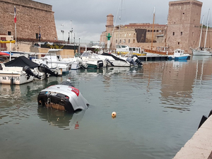 Insolite : ils suivent leur GPS et finissent... dans l'eau du Vieux Port de Marseille