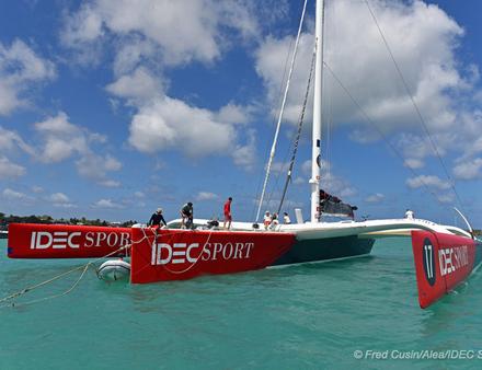 IDEC SPORT se prépare au grand départ, au mouillage à Grand Baie (île Maurice) Nautisme Article
