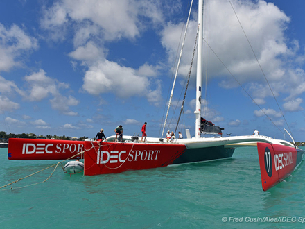 IDEC SPORT se prépare au grand départ, au mouillage à Grand Baie (île Maurice) Nautisme Article