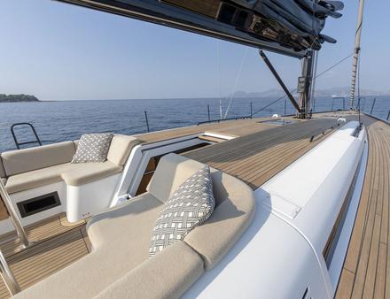 Son équipement, son allure et les choix architecturaux en font un véritable engin de plaisir, mais sans jamais forcer. Nautisme Article