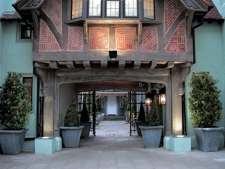 Nous vous conseillons de séjourner à l'Hôtel du Vin Brighton, sa façade atypique et ses chambres luxueuses rendront votre séjour dans la ville anglaise d'autant plus agréable.  Nous vous conseillons de séjourner à l'Hôtel du Vin Brighton, sa façade atypique et ses chambres luxueuses rendront votre séjour dans la ville anglaise d'autant plus agréable.