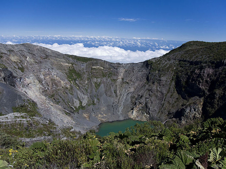 Après avoir gravi le volcan Irazú, la vue sur l'océan est à couper le souffle ! Après avoir gravi le volcan Irazú, la vue sur l'océan est à couper le souffle !