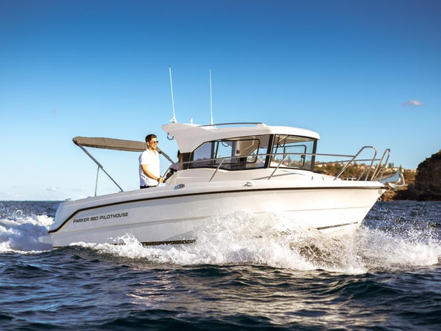 Le Pilot House 660 a été conçu pour la pêche avec un cockpit profond et beaucoup d'espace de circulation à bord. Nautisme Article