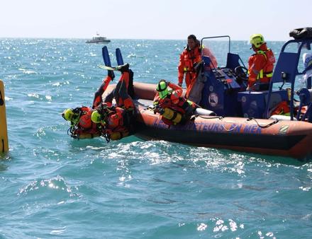 27% des sauveteurs engagés proviennent d?un secteur non maritime, ainsi leur formation est devenue un enjeu majeur pour le bon déroulement des opérations de sauvetages en mer. Nautisme Article