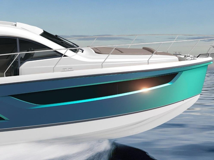 Design moderne, couleur de gel-coat originale et de larges ouvertures sur la coque. Nautisme Article