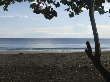 Playa Negra au sud du village de Puerto Viejo de Talamanca est une plage de sable noir.