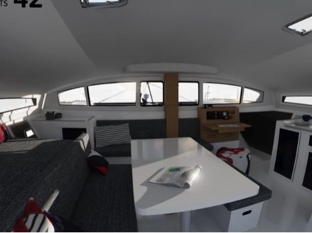 Le carré principal du nouveau TS42 est confortable et ergonomique pour les croisières. Nautisme Article