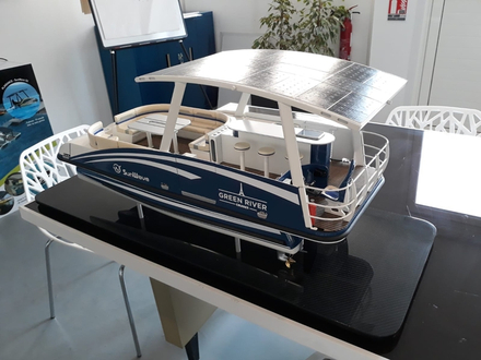 Dernière innovation en date : un modèle 100% électrique, construit en France et qui sera exposé à Düsseldorf du 18 au 26 janvier 2020. Dernière innovation en date : un modèle 100% électrique, construit en France et qui sera exposé à Düsseldorf du 18 au 26 janvier 2020.
